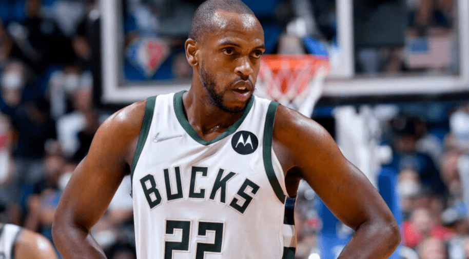 九游平台 -密尔沃基雄鹿训练开放日，窗口期防线松动引欢呼，CBA季后赛在即，细节决定成败(新疆男篮与美国探险者篮球队体育图片最新)