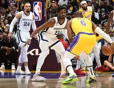 九游娱乐app -今晨多特蒙德调整名单以备NBA季后赛；队长鼓劲环节打磨；气氛紧张；身体对抗强度拉满的简单介绍